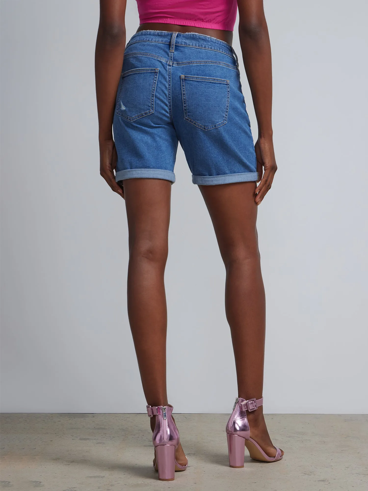 Essential Mid-Rise Denim 7-Inch Boyfriend Short - Medium Wash