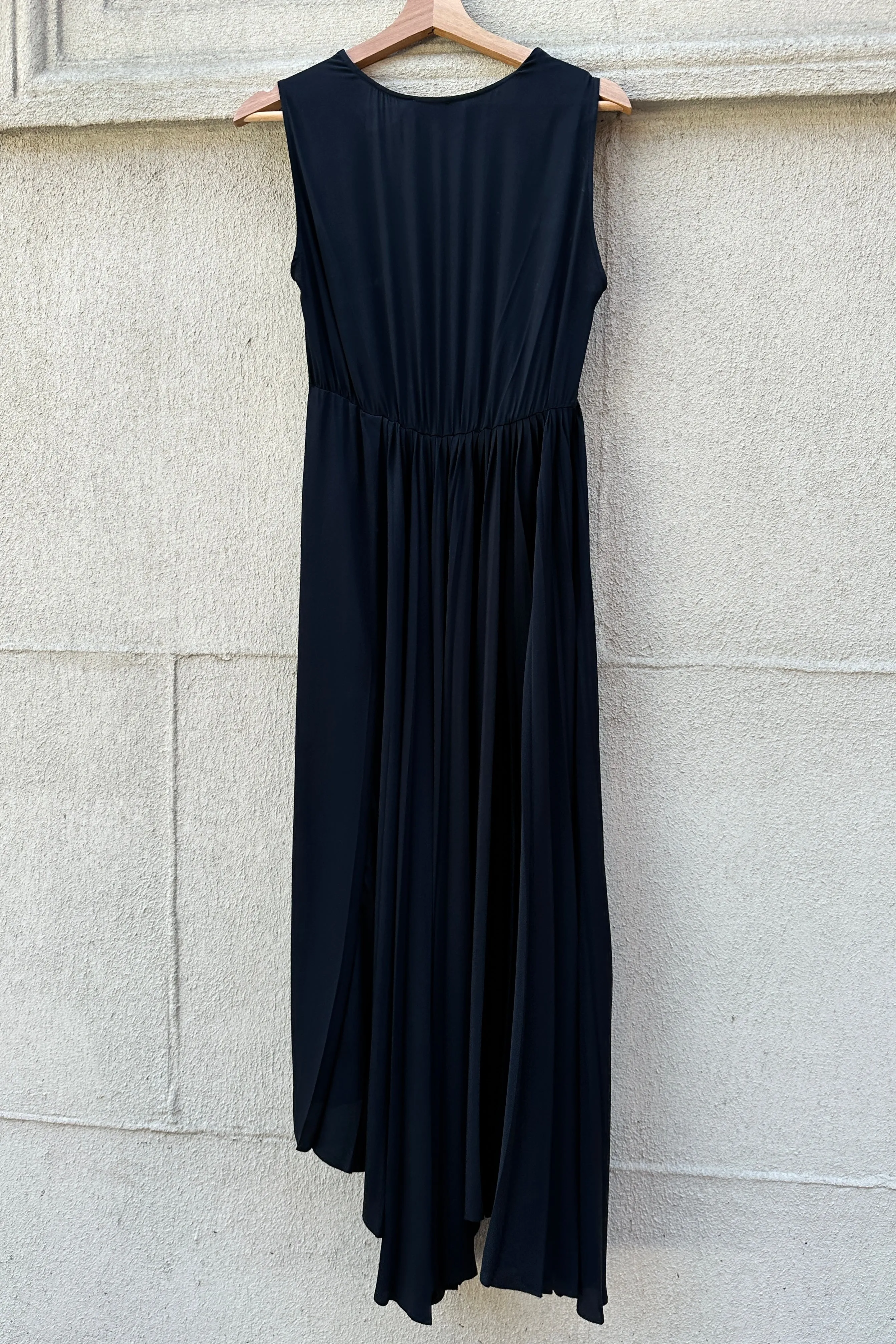 No. 21 - V-Neck Midi Dress: Black