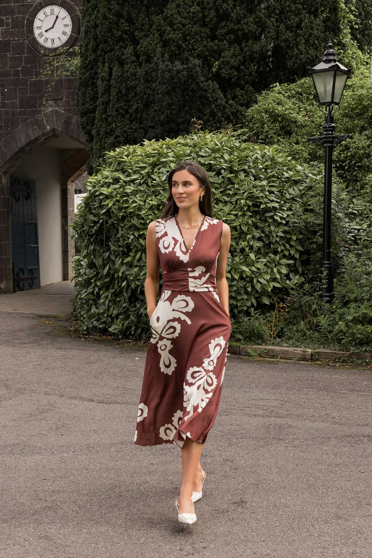 Sleeveless Alina Dress in Brown Print