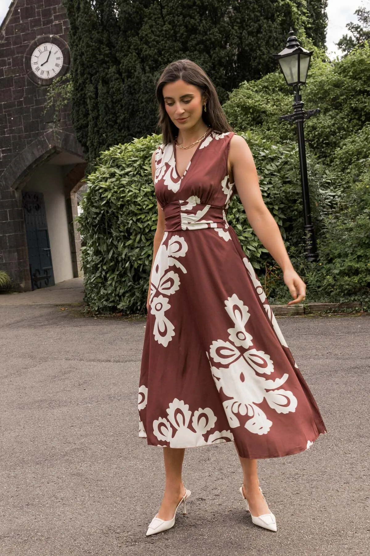 Sleeveless Alina Dress in Brown Print