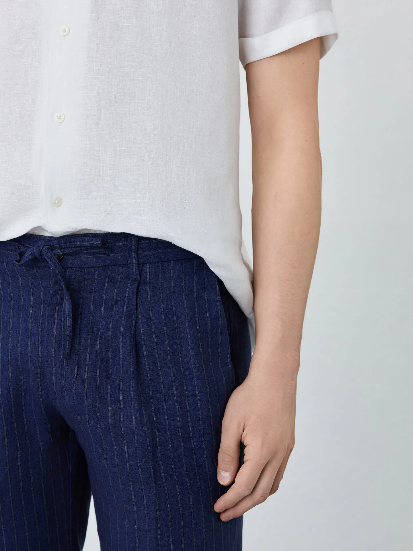 Slim Fit Chino Trousers With Pleats And String In Linen With Stripes