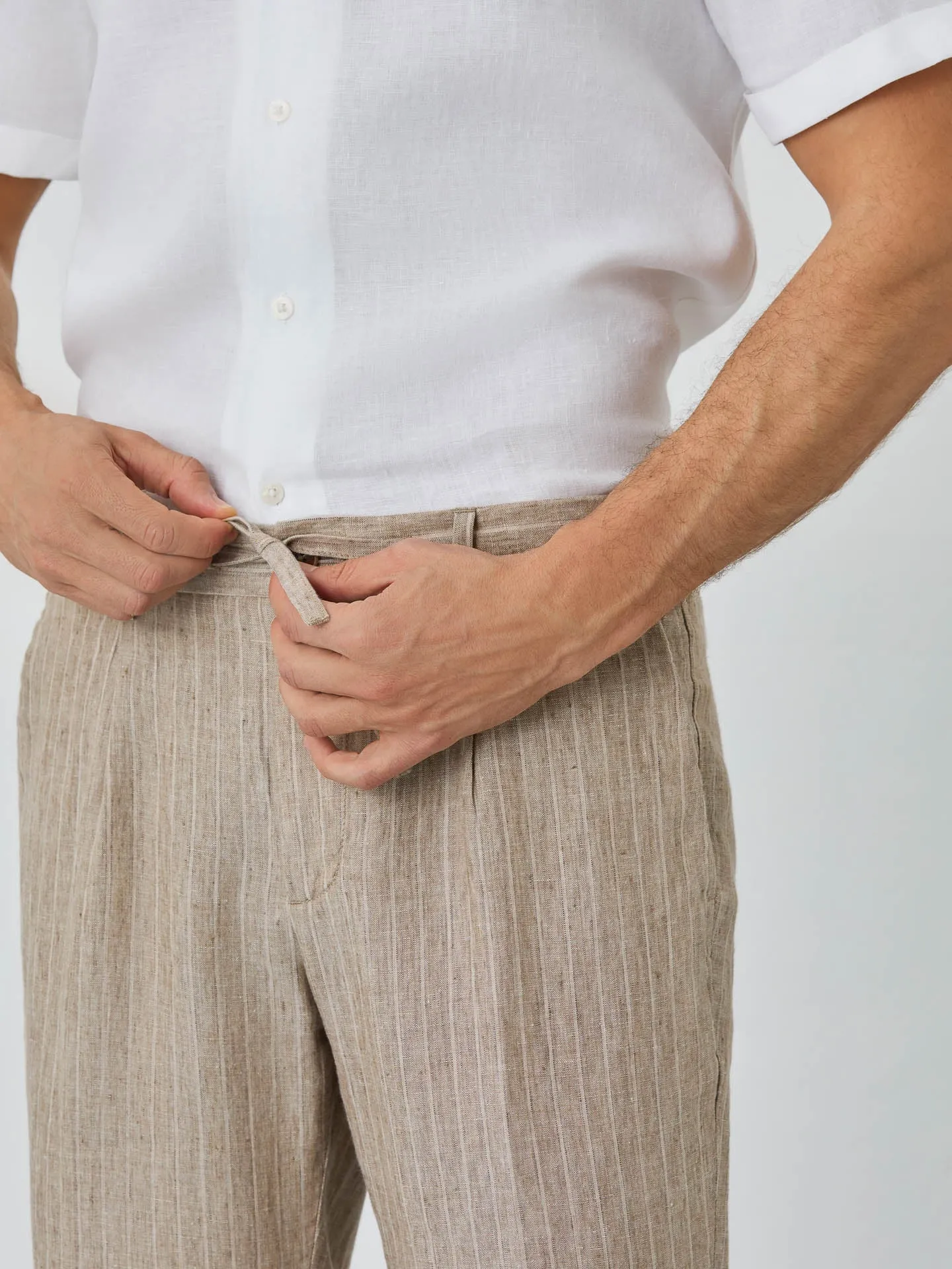 Slim Fit Chino Trousers With Pleats And String In Linen With Stripes