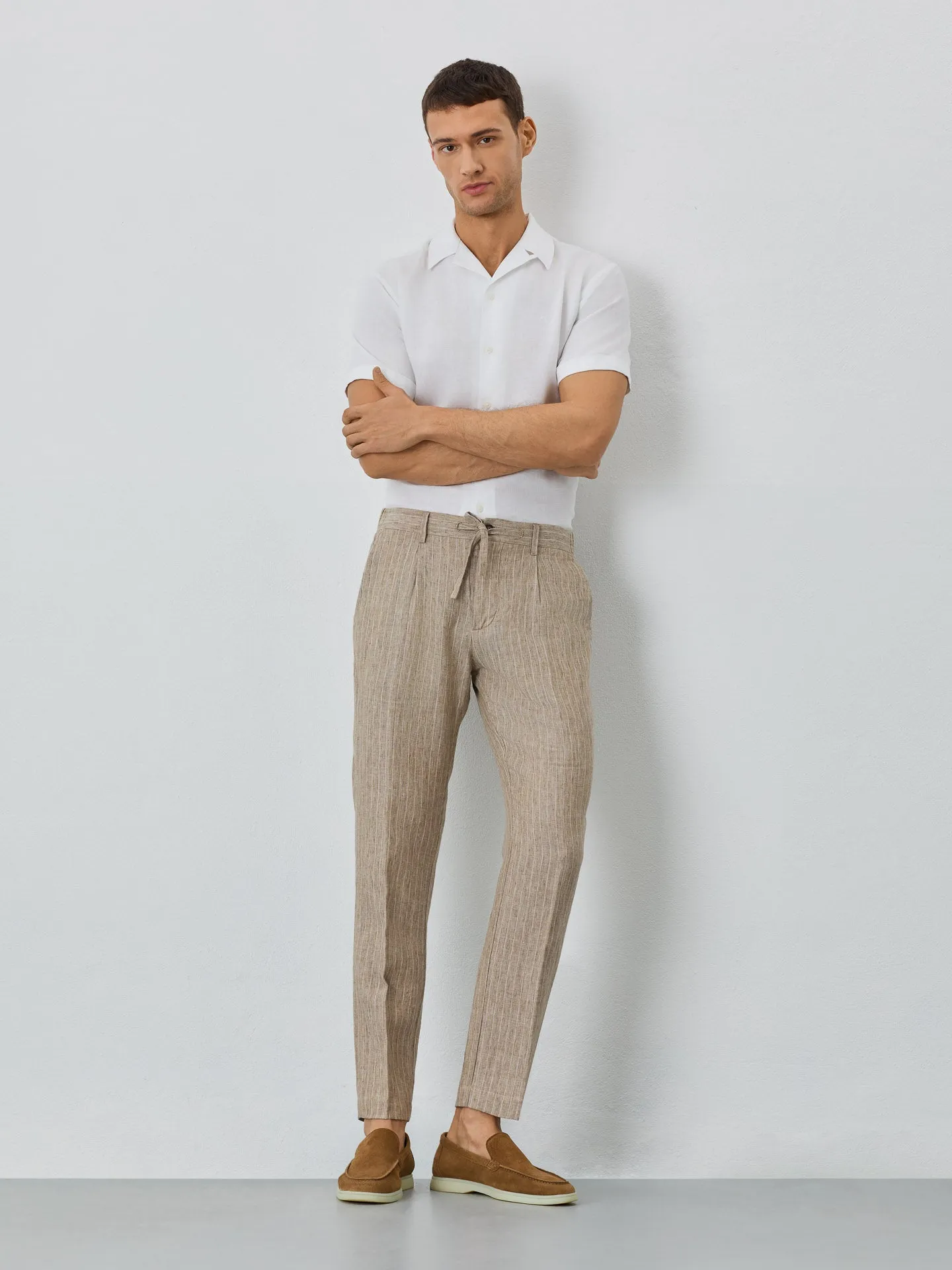 Slim Fit Chino Trousers With Pleats And String In Linen With Stripes