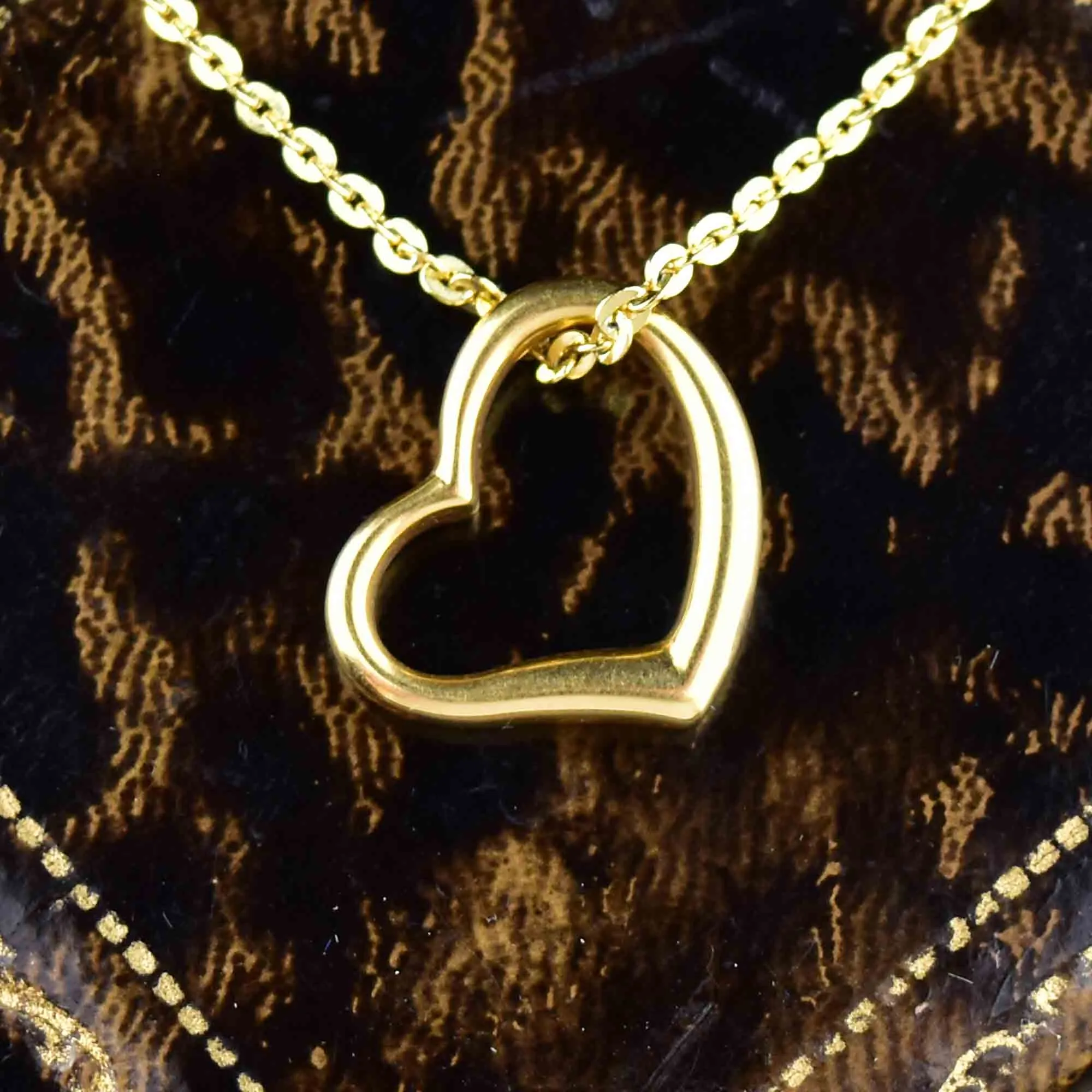 Vintage Solid 18K Gold Witches Heart Pendant Necklace