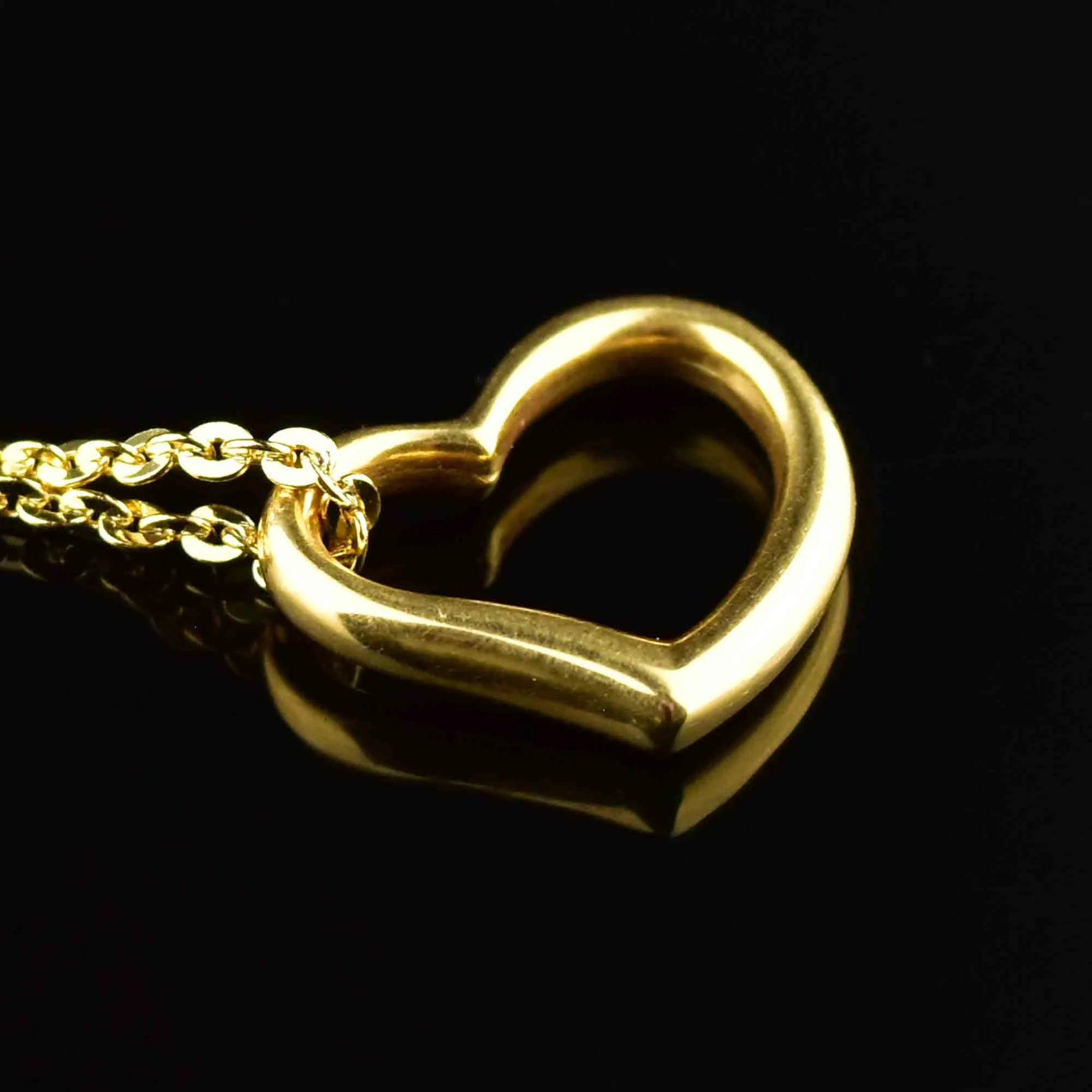 Vintage Solid 18K Gold Witches Heart Pendant Necklace