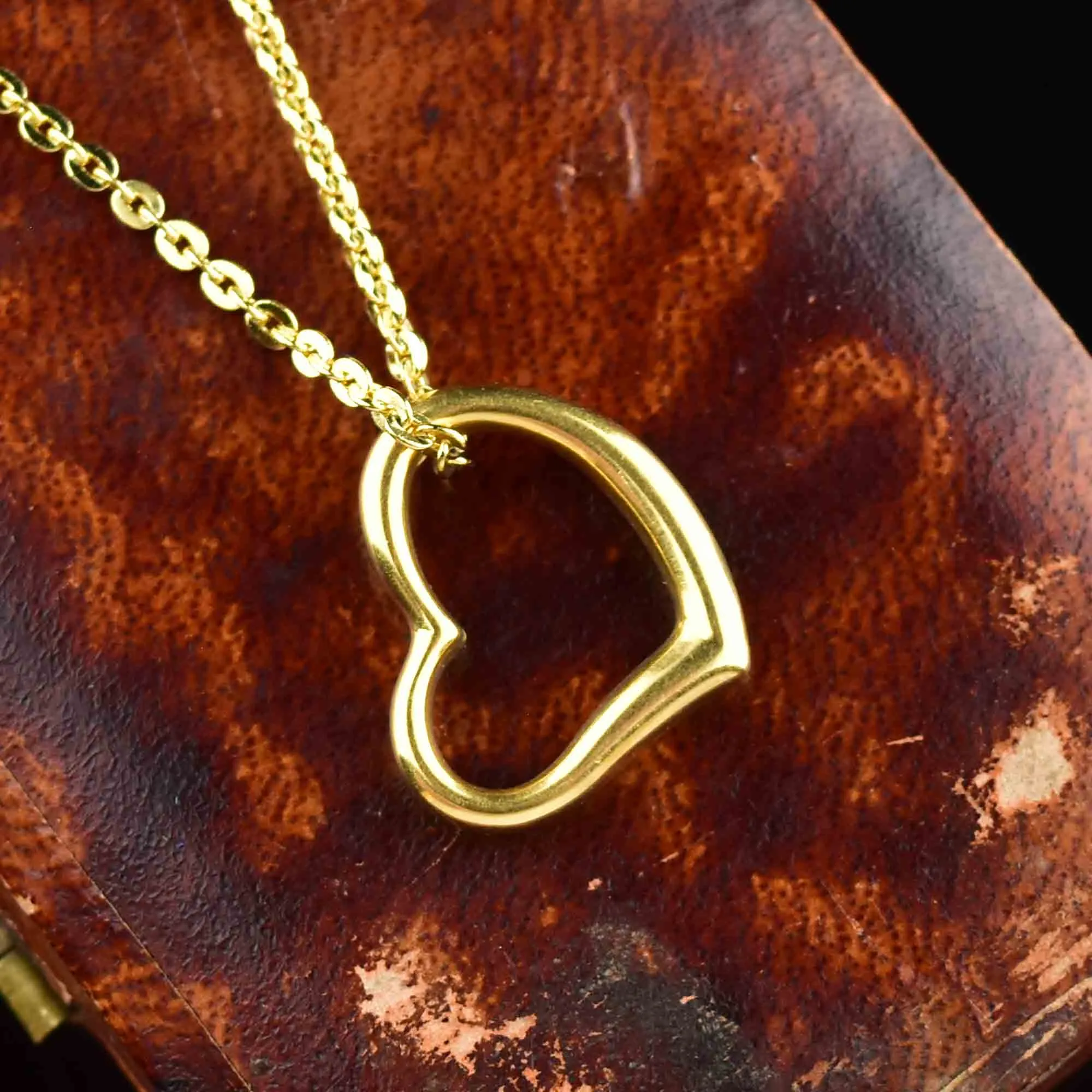 Vintage Solid 18K Gold Witches Heart Pendant Necklace