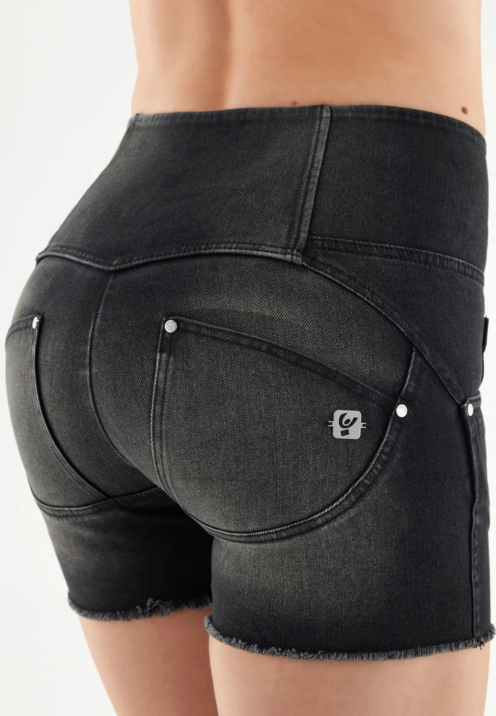 (WRUPSNUG9HS245-J7N) Hippe Denim Short met een Hoge Knoopsluiting!